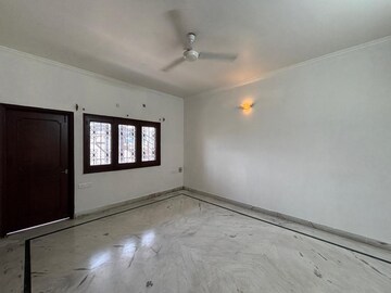 Room in 4 BHK Apartment at Banjara Hills – for Rent