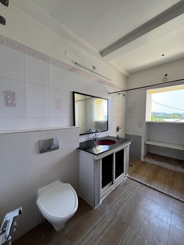 Attached Bathroom in 4 BHK Apartment at Banjara Hills – for Rent