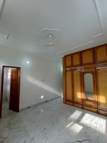 Room in 2 BHK Independent House at Sector 15 – for Rent