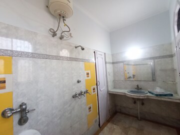 Attached Bathroom in 2 BHK Independent House at Sector 15 – for Rent