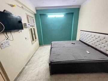 Room in 2 BHK Builder Floor at Sector 40 – for Rent