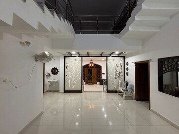 Room in 4 BHK Builder Floor at Banjara Hills – for Rent