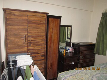 Room in 1 BHK Apartment at Nishant Building, Andheri West – for Rent