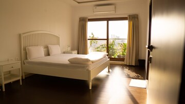Room in 3 BHK Apartment at Banjara Hills – for Rent
