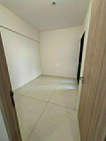 Room in 2.5 BHK Apartment at Magarpatta Nova, Mundhwa – for Sale