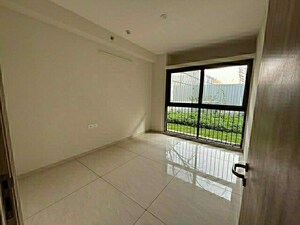 Room in 2.5 BHK Apartment at Magarpatta Nova, Mundhwa – for Sale