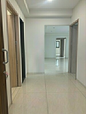 Room in 2.5 BHK Apartment at Magarpatta Nova, Mundhwa – for Sale