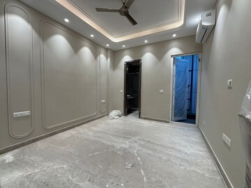 Room in 3 BHK Builder Floor at Shivalik Colony – for Rent