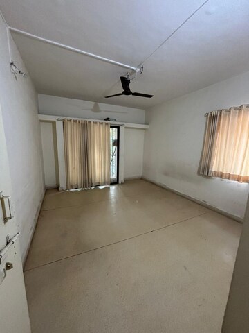 Room in 2 BHK Apartment at Kumar Kruti, Kalyani Nagar – for Rent
