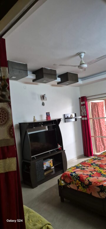 Room in 3 BHK Apartment at Sector 82 – for Rent