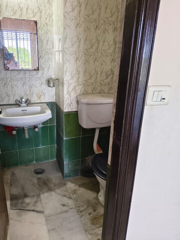 Attached Bathroom in 3 BHK Apartment at Ideal Towers, Diamond Harbour Road – for Rent