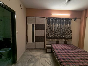 Room in 3 BHK Apartment at Ideal Towers, Diamond Harbour Road – for Rent