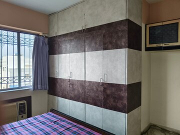 Room in 3 BHK Apartment at Ideal Towers, Diamond Harbour Road – for Rent