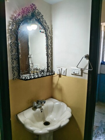 Attached Bathroom in 3 BHK Apartment at Ideal Towers, Diamond Harbour Road – for Rent