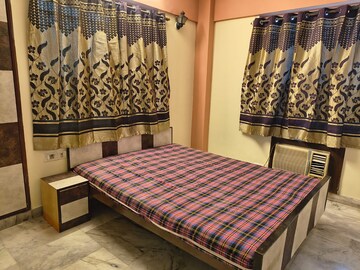 Room in 3 BHK Apartment at Ideal Towers, Diamond Harbour Road – for Rent