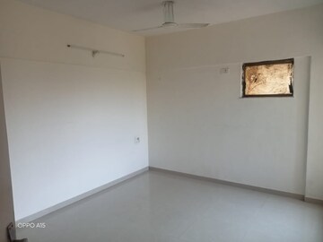 Room in 2 BHK Apartment at Kumar Sophronia, Kalyani Nagar – for Rent