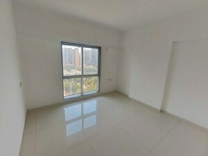 Room in 3 BHK Apartment at Yash Manjusha, Mulund West – for Sale