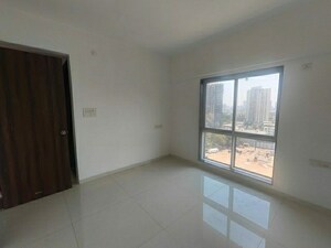 Room in 3 BHK Apartment at Yash Manjusha, Mulund West – for Sale