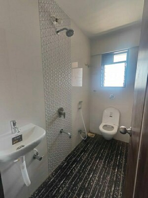 Attached Bathroom in 3 BHK Apartment at Yash Manjusha, Mulund West – for Sale