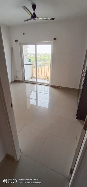 Room in 3 BHK Apartment at Mantri Webcity, Hennur – for Rent