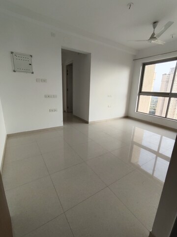 Room in 1 BHK Apartment at Hiranandani Fortune City, New Panvel – for Rent