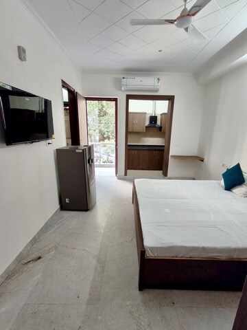 Studio Builder Floor For Rent in Sector 40