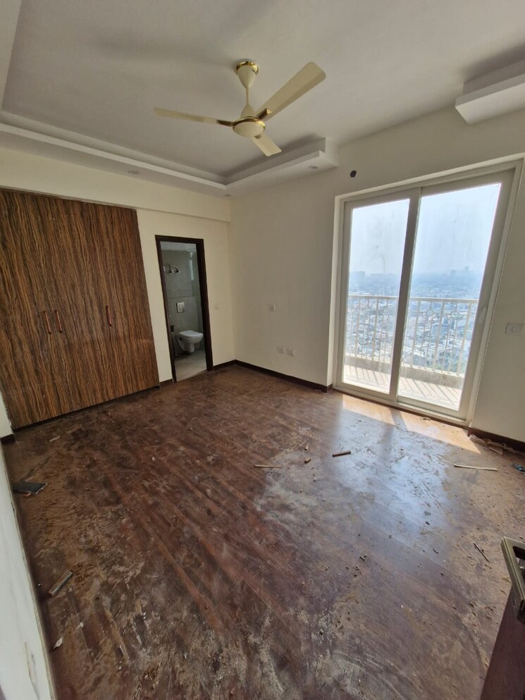 Room, sector 18 dwarka 3 Bedroom 1600 Sq.Ft. Apartment In Sector 18 Dwarka Delhi 8530560