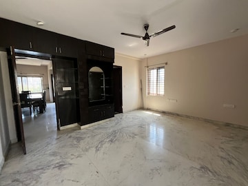 Room in 3 BHK Builder Floor at Hsr Layout – for Rent