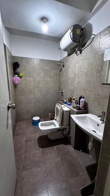 Attached Bathroom in 2.5 BHK Apartment at DLF Westend Heights New Town, Akshayanagar – for Rent