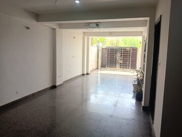 Room in 1 BHK Apartment at Sushant Lok 2, Sector 57 – for Rent