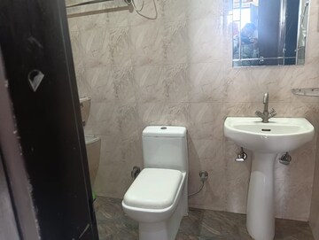 Attached Bathroom in 1 BHK Apartment at Sushant Lok 2, Sector 57 – for Rent