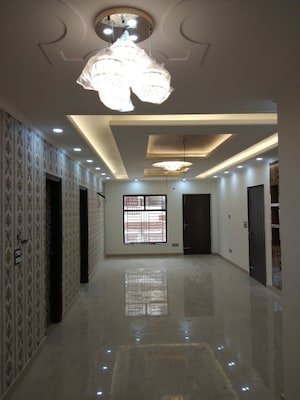 Room in 3 BHK Builder Floor at Vipul World Plots, Sector 48 – for Sale