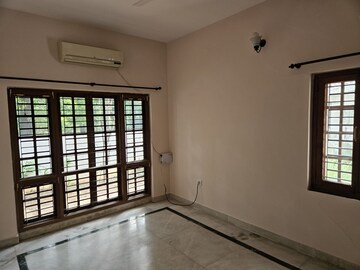 Room in 3 BHK Builder Floor at Hsr Layout – for Rent