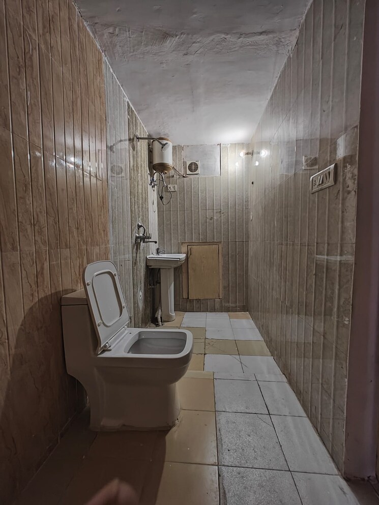 Attached Bathroom, bptp-park-serene 3 Bedroom 2250 Sq.Ft. Apartment In Sector 37d Gurgaon 8530776