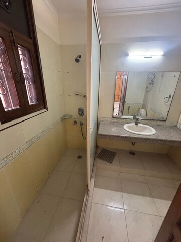 Bathroom in 3 BHK Builder Floor at Sector 40 – for Rent