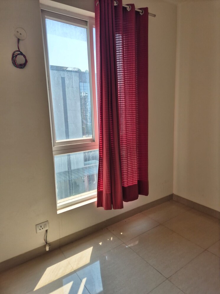 Bedroom, emaar-emerald-estate 3 Bedroom 1395 Sq.Ft. Apartment In Sector 65 Gurgaon 8531232