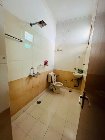 Bathroom in 2 BHK Builder Floor at Sector 46 – for Rent