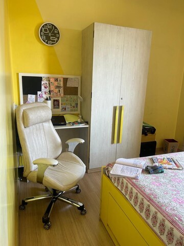 Room in 3 BHK Apartment at Okhla – for Sale