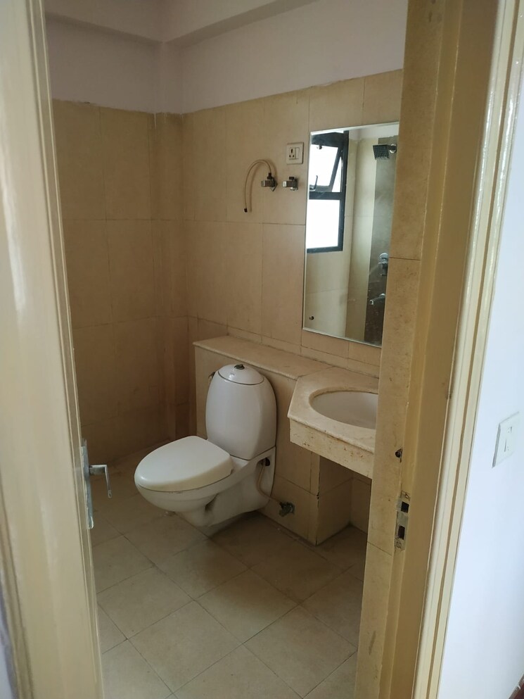 Attached Bathroom, okhla 3 Bedroom 1900 Sq.Ft. Apartment In Okhla Delhi 8531199