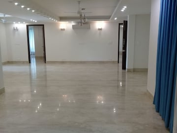 Room in 3 BHK Apartment at Okhla – for Sale