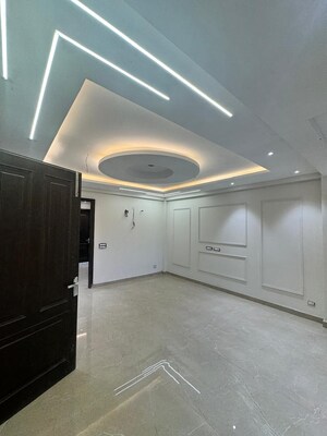 Room in 4 BHK Builder Floor at Sushant Lok 2, Sector 57 – for Sale