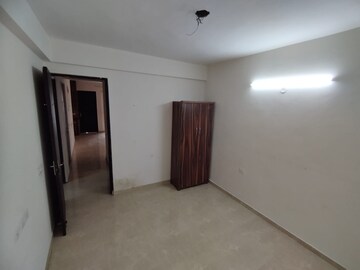 Room in 2 BHK Apartment at Signature Global Park 4 and 5, Sohna Sector 36 – for Rent