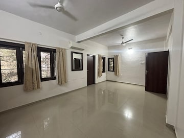 Room in 2 BHK Apartment at Bandra West – for Rent