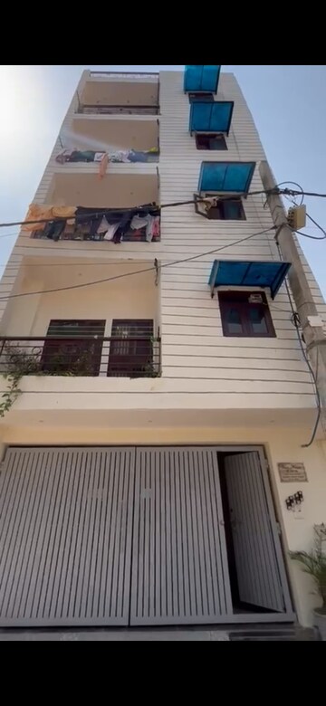 3 BHK Builder Floor For Rent in Rohini