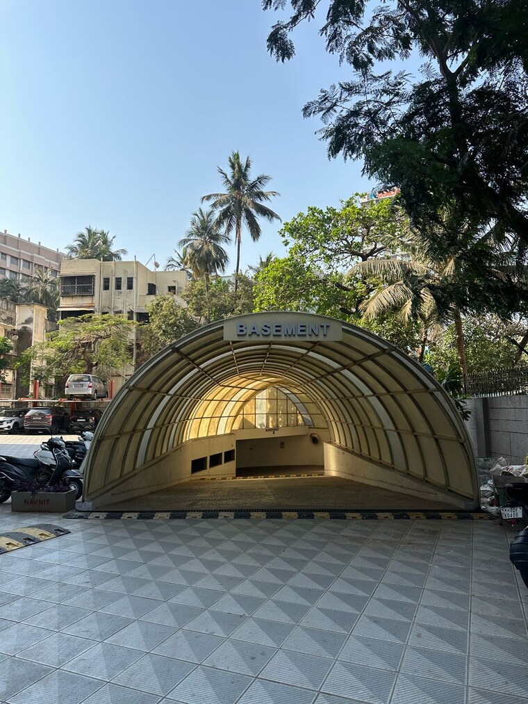  Parking, navnit-chs 2.5 Bedroom 690 Sq.Ft. Apartment In Andheri West Mumbai 8531776