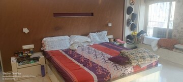 Bedroom in 3 BHK Apartment at Khar West – for Rent