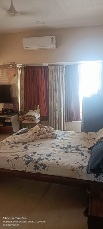 Bedroom in 3 BHK Apartment at Khar West – for Rent