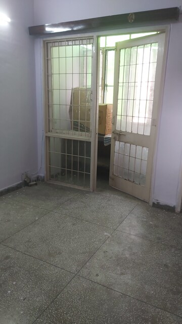 Room in 1 RK Apartment at Mayur Vihar – for Rent