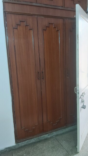 Room in 1 RK Apartment at Mayur Vihar – for Rent