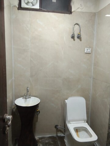 Bathroom in 3 BHK Builder Floor at Sector 72 – for Sale